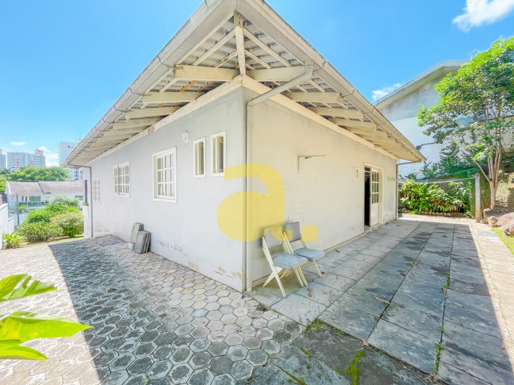 Casa à venda com 4 quartos, 250m² - Foto 9