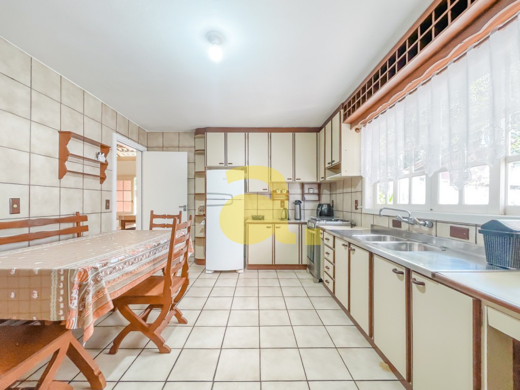 Casa à venda com 4 quartos, 250m² - Foto 17