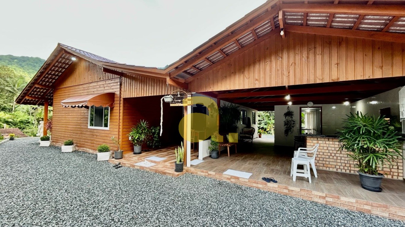 Casa à venda com 2 quartos, 110m² - Foto 1