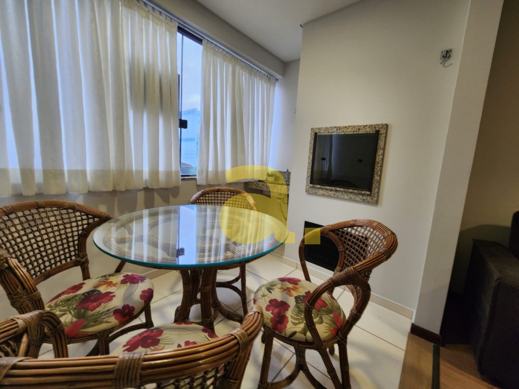 Apartamento à venda com 2 quartos, 70m² - Foto 2