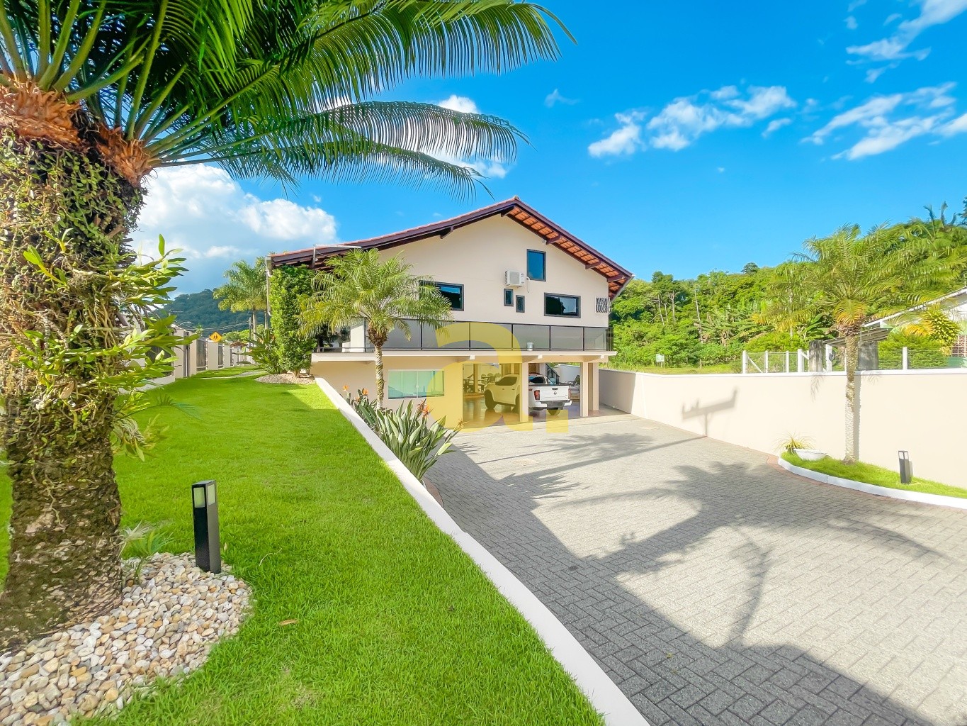 Casa à venda com 5 quartos, 420m² - Foto 1