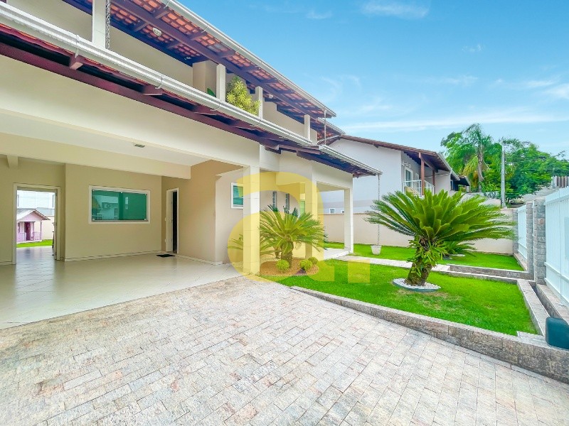 Casa para alugar com 3 quartos, 234m² - Foto 1
