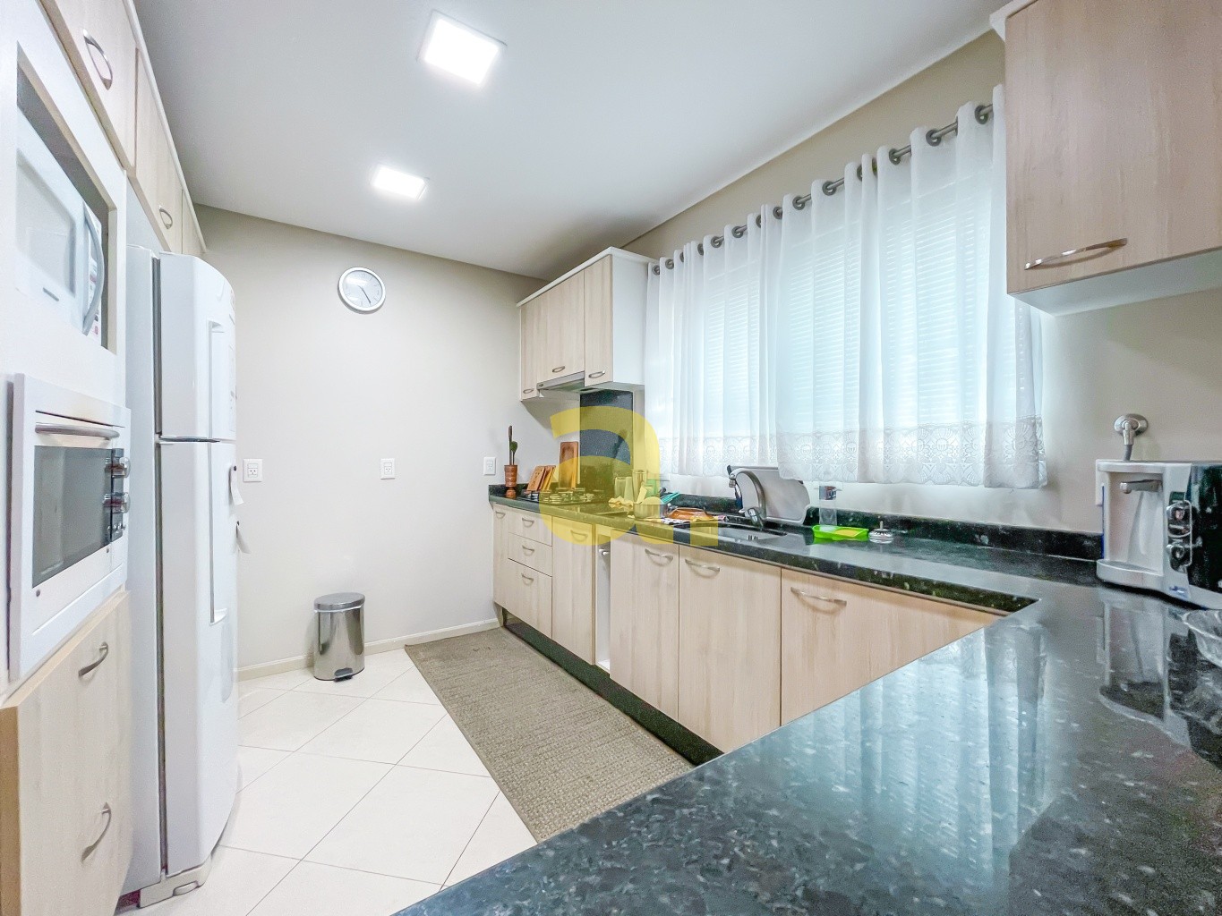 Casa para alugar com 3 quartos, 234m² - Foto 14