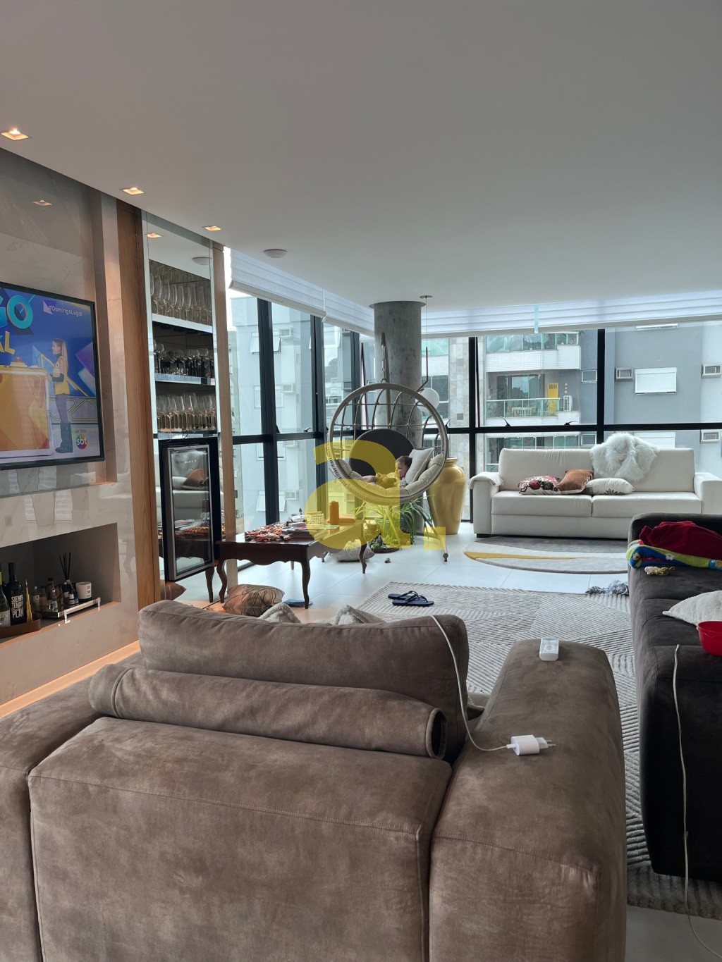Apartamento à venda com 4 quartos, 200m² - Foto 2