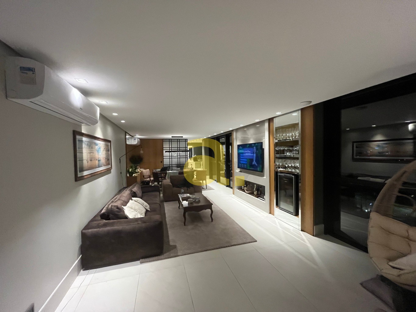 Apartamento à venda com 4 quartos, 200m² - Foto 1