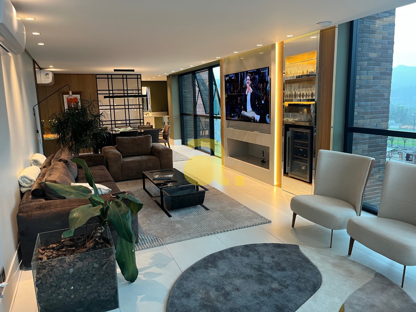 Apartamento à venda com 4 quartos, 200m² - Foto 3