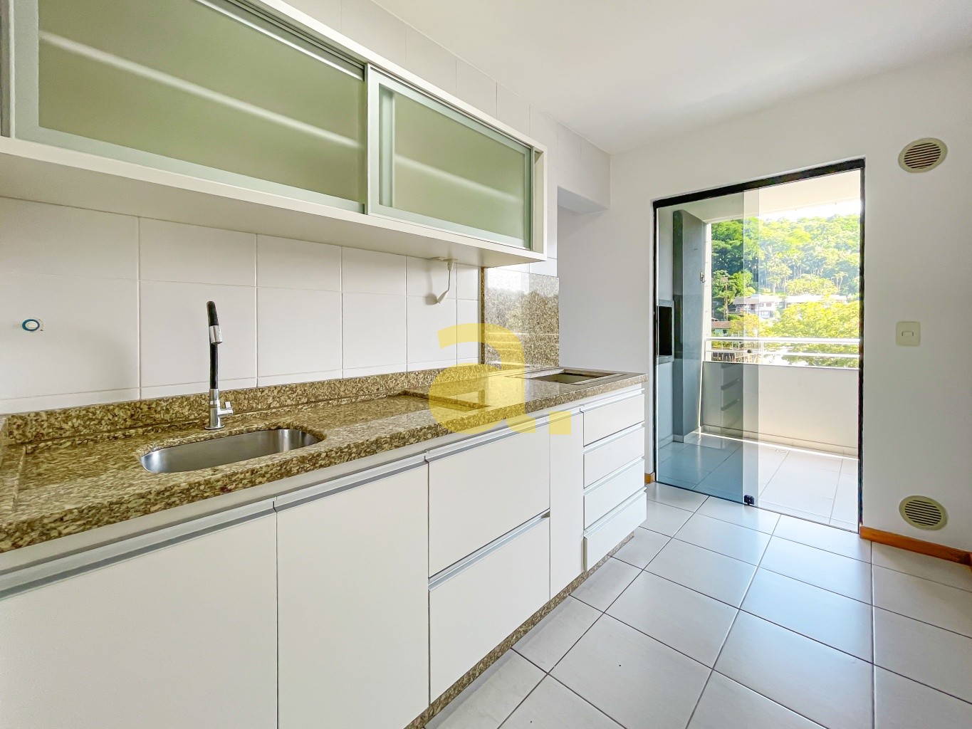 Apartamento para alugar com 3 quartos, 103m² - Foto 2