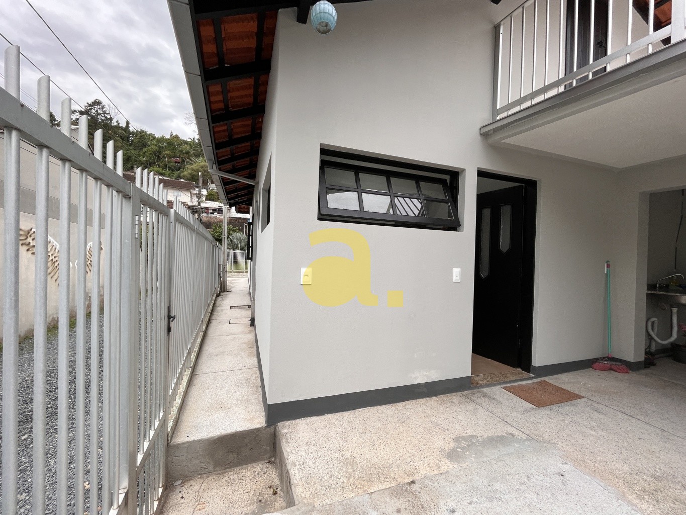 Casa à venda com 3 quartos, 153m² - Foto 1
