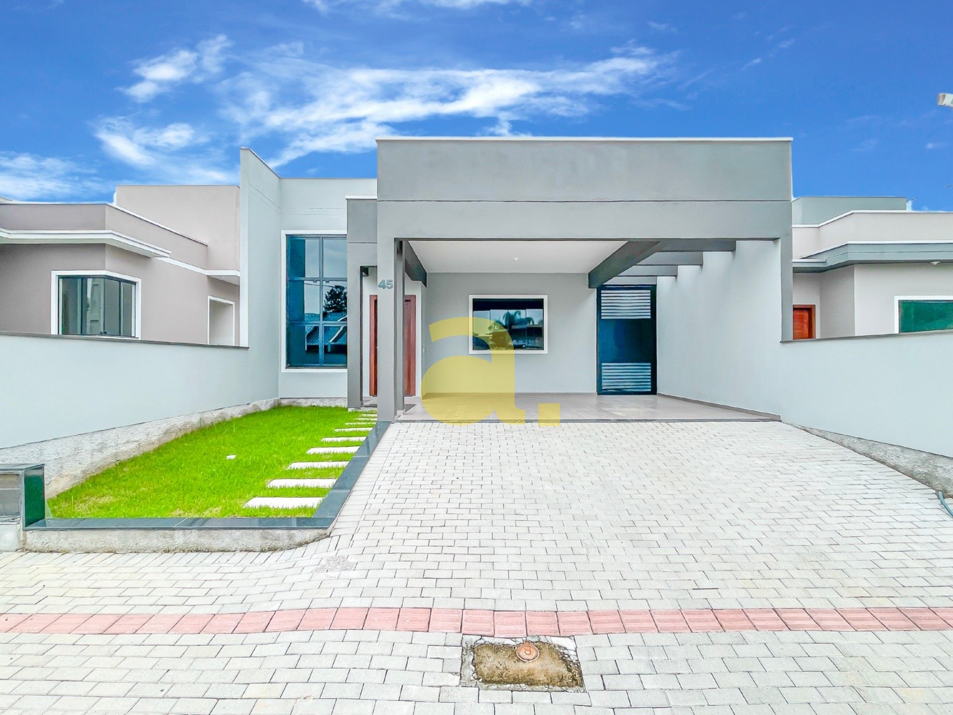 Casa à venda com 3 quartos, 101m² - Foto 1
