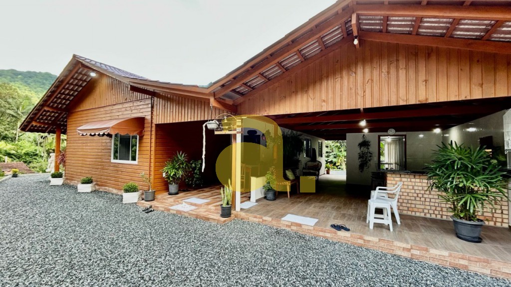Casa à venda com 2 quartos, 110m² - Foto 1