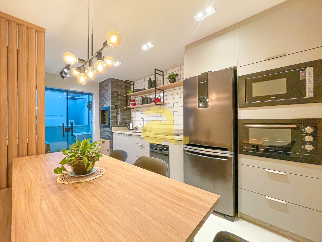 Sobrado à venda com 2 quartos, 90m² - Foto 1