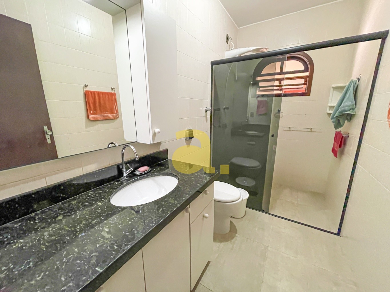 Casa para alugar com 4 quartos, 200m² - Foto 14