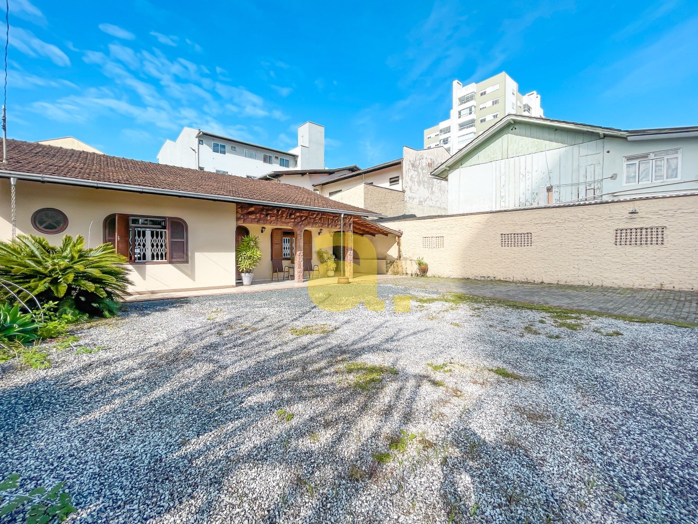 Casa para alugar com 4 quartos, 200m² - Foto 5