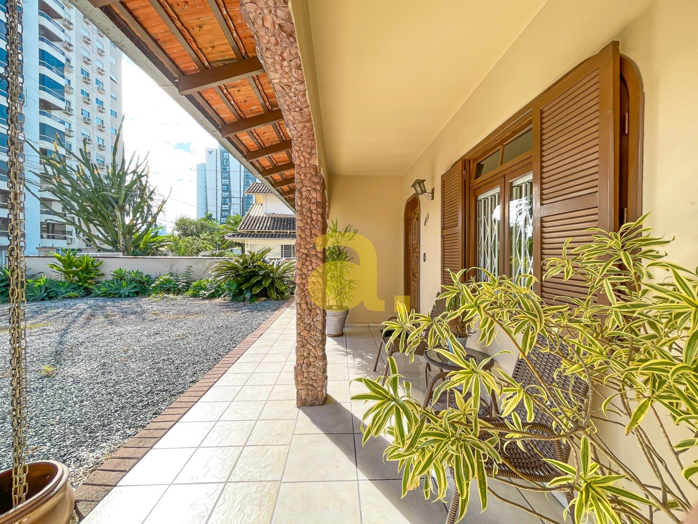 Casa para alugar com 4 quartos, 200m² - Foto 6