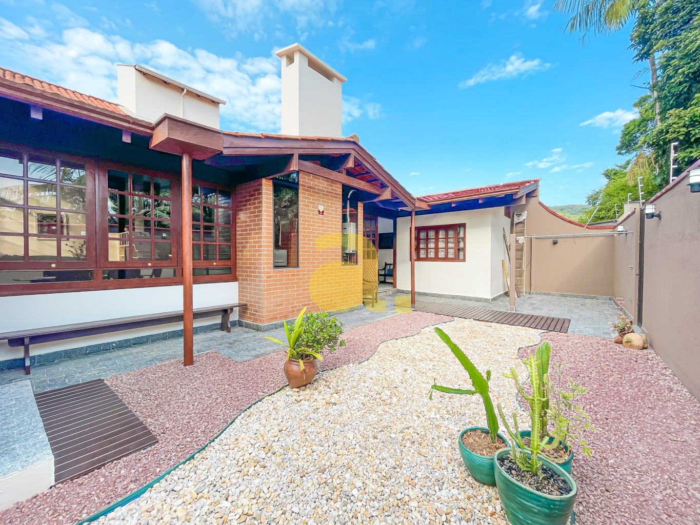 Casa à venda com 3 quartos, 235m² - Foto 3