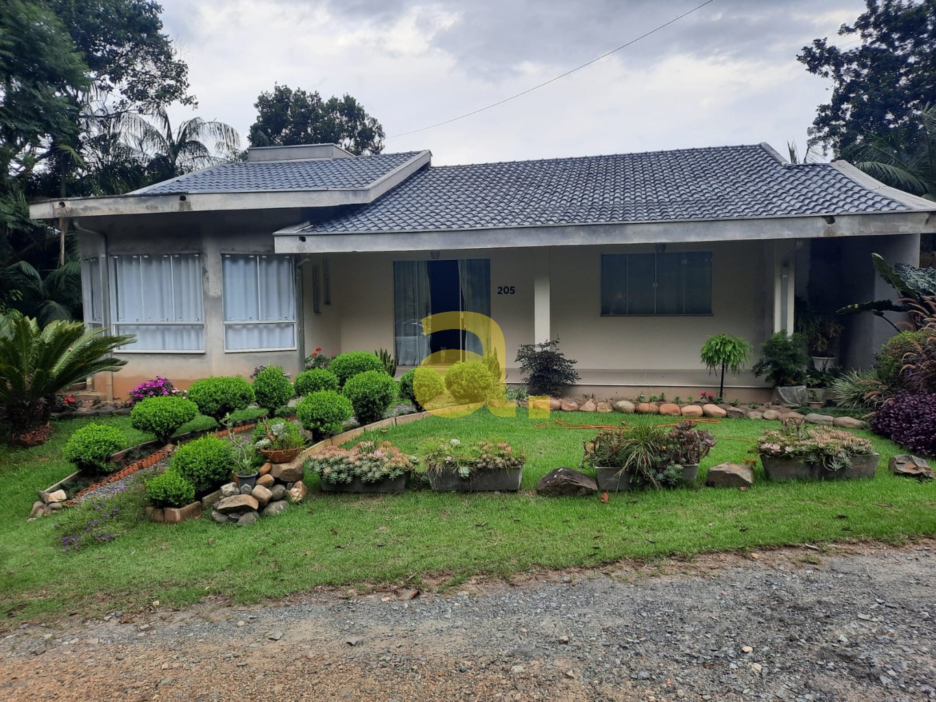 Casa à venda com 3 quartos, 165m² - Foto 1