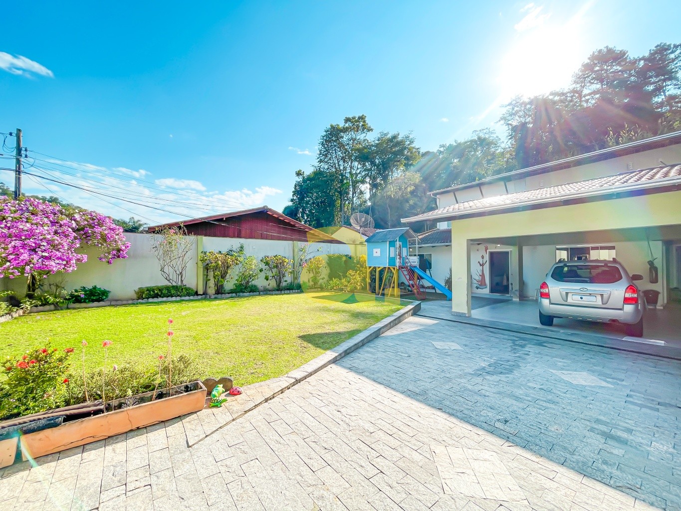 Casa, 4 quartos, 238 m² - Foto 1