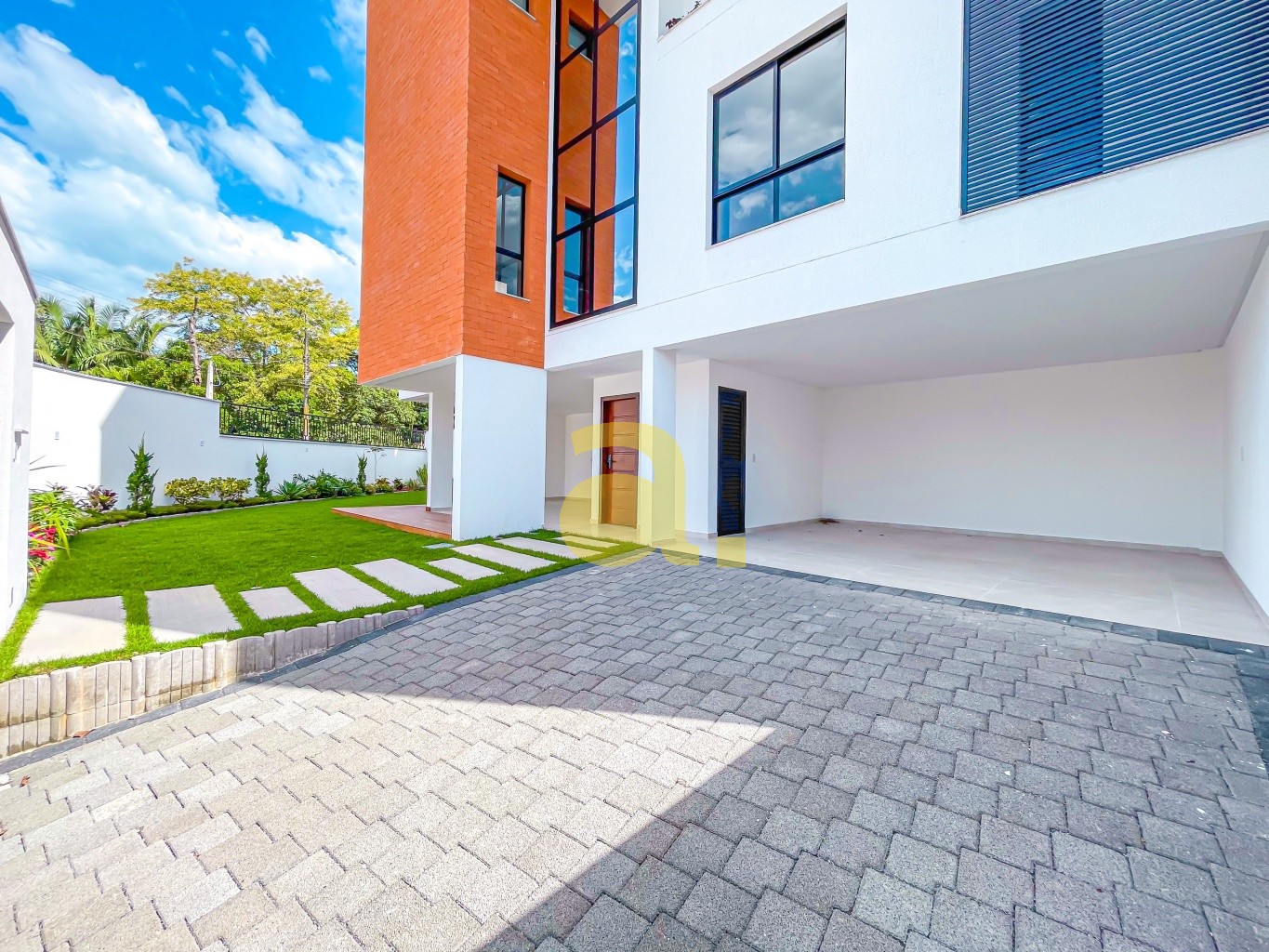 Sobrado, 3 quartos, 202 m² - Foto 1