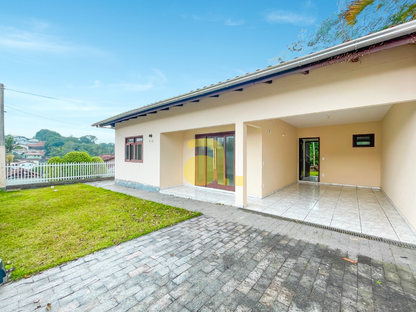 Casa à venda com 2 quartos, 90m² - Foto 1