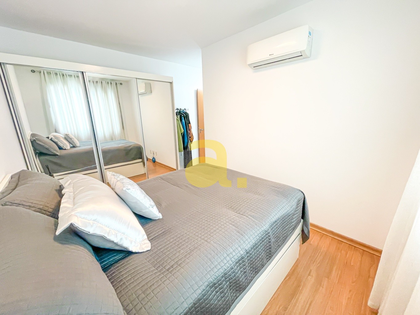 Apartamento à venda com 2 quartos, 77m² - Foto 4