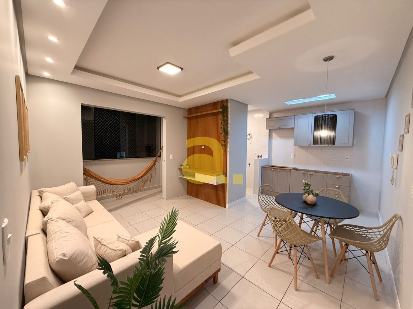 Apartamento à venda com 2 quartos, 64m² - Foto 3