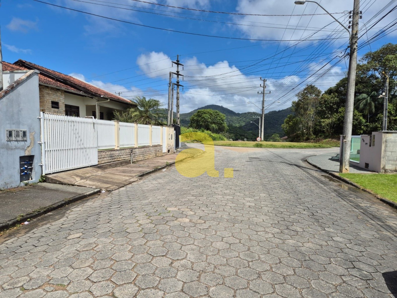 Casa de Condomínio para alugar com 2 quartos, 170m² - Foto 2