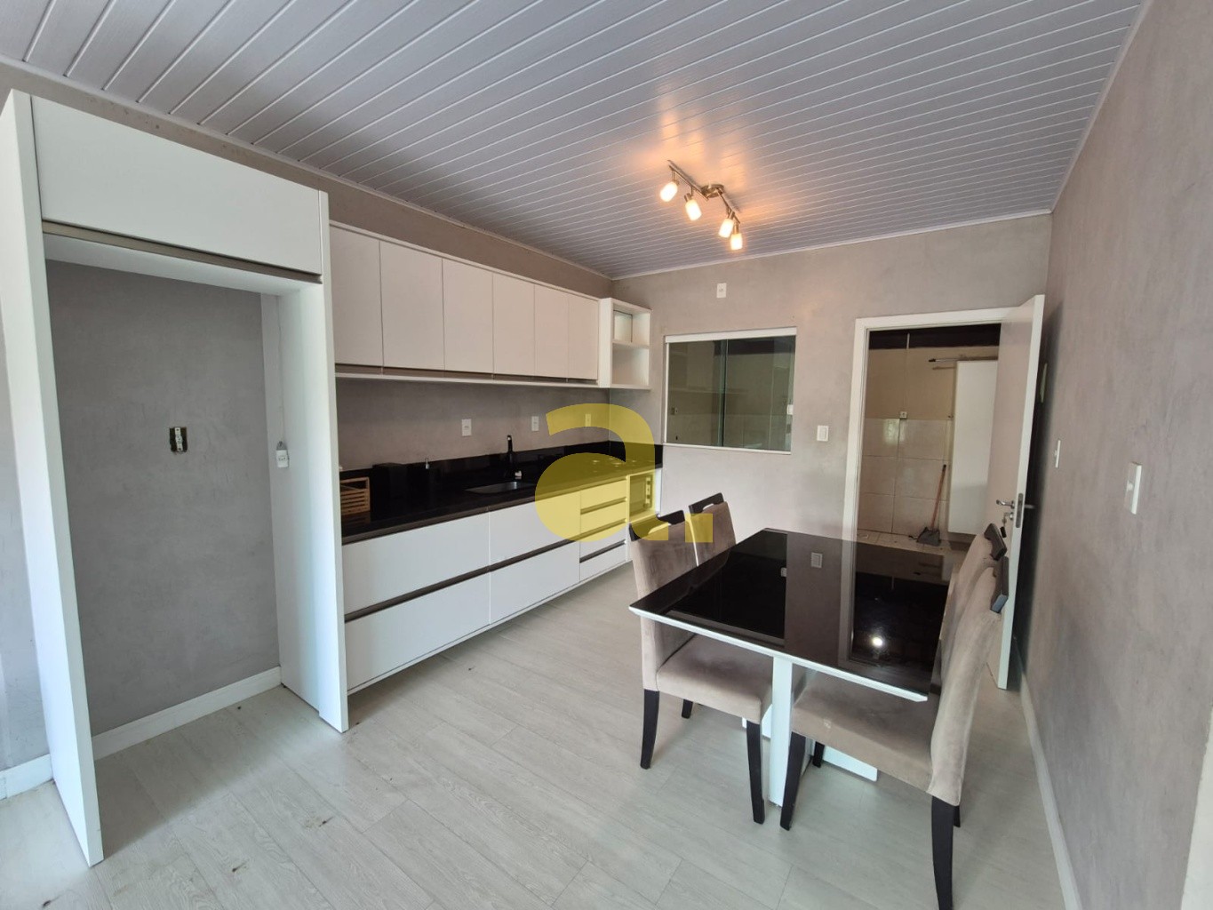 EXCELENTE CASA SEMI-MOBILIDA LOCALIZADA NO BAIRRO BADENFURT — foto 4