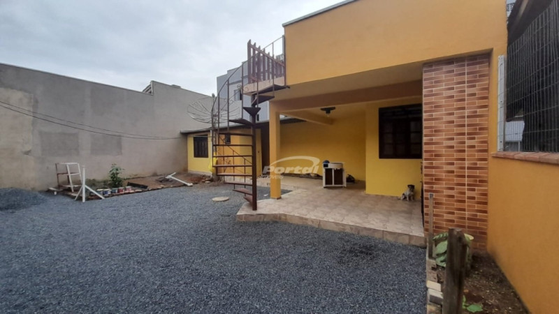 Casa com 2 dormitórios e uma edícula no Bairro itoupavazinha em Blumenau! — foto 3