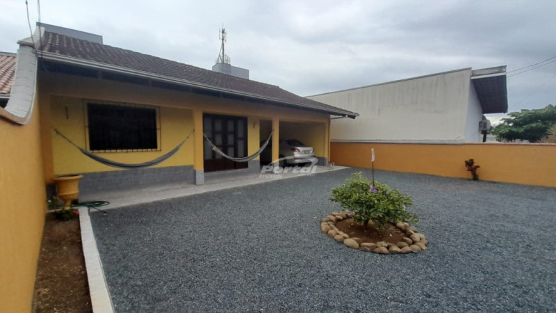 Casa com 2 dormitórios e uma edícula no Bairro itoupavazinha em Blumenau! - foto 1