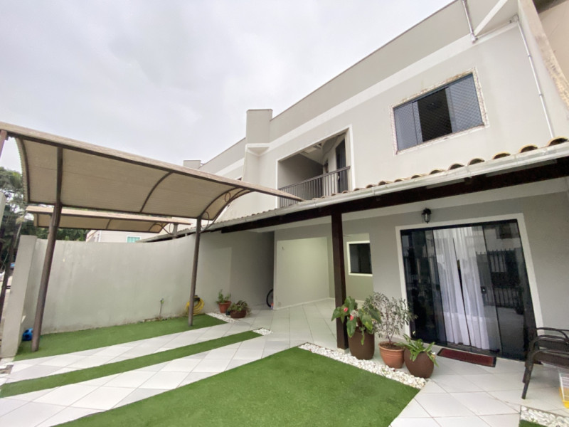 Sobrado Residencial, com 03 dormitórios, sendo uma suíte e vaga para 2 carros, no bairro Itoupavazinha em Blumenau! - foto 1