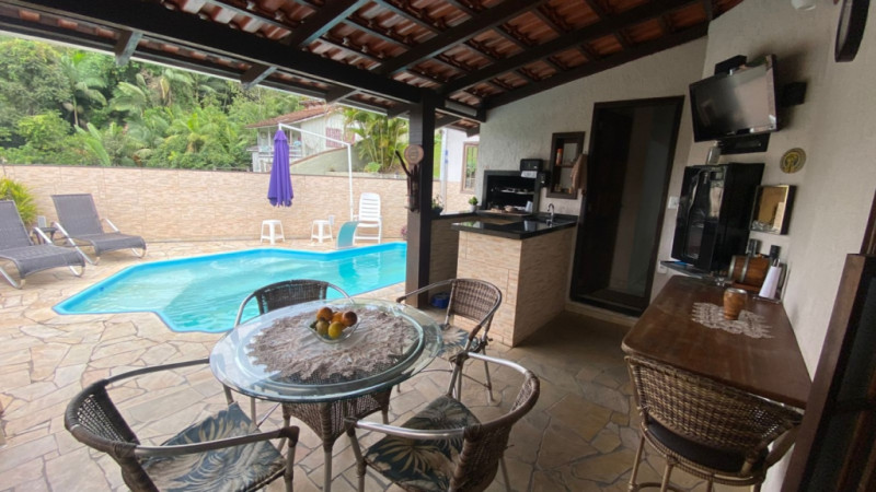 Casa com 3 dormitórios e amplo terreno no bairro Boa Vista — foto 2