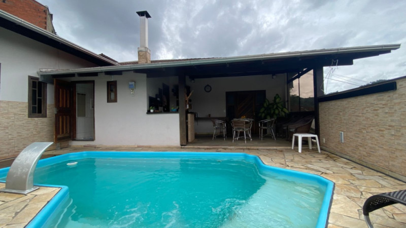Casa com 3 dormitórios e amplo terreno no bairro Boa Vista - foto 1