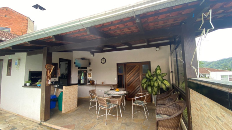 Casa com 3 dormitórios e amplo terreno no bairro Boa Vista — foto 3