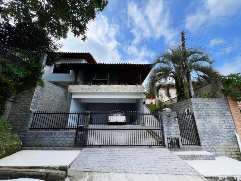 Casa espaçosa e confortável no bairro Escola Agrícola em Blumenau! - foto 1