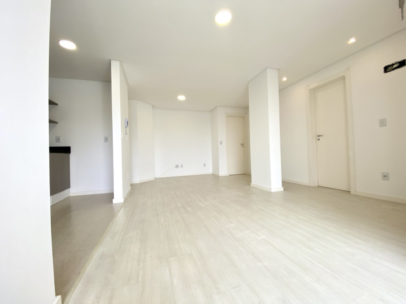 Apartamento Semi Mobiliado à Venda, com 1 Suíte + 2 Demi-Suítes, no bairro Itoupava Seca em Blumenau! — foto 2