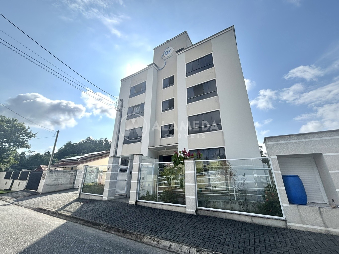 Excelente apartamento semi mobiliado para venda no bairro Fidélis! - foto 1