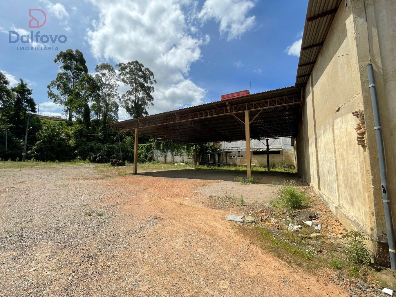 Estacionamento fundos