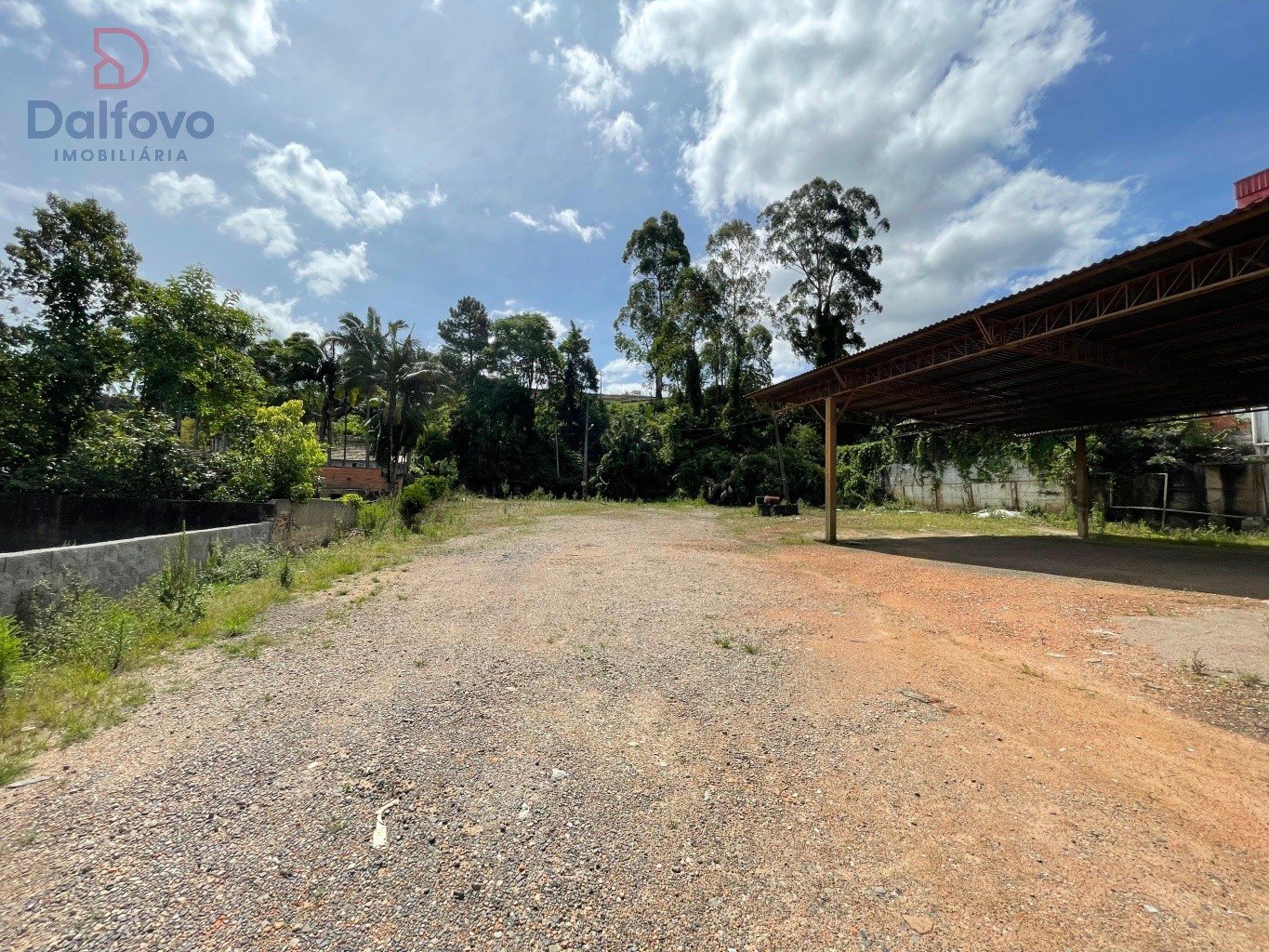 Estacionamento fundos