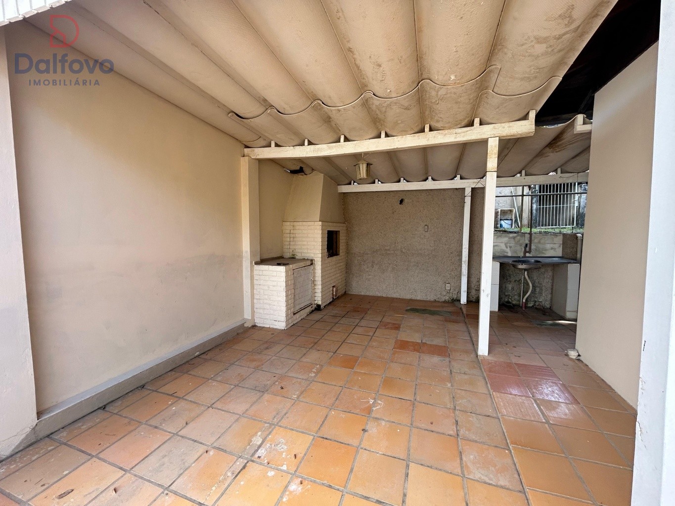 Garagem e churrasqueira
