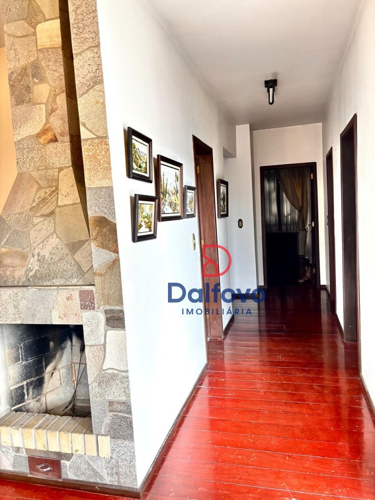 Sala intima com lareira