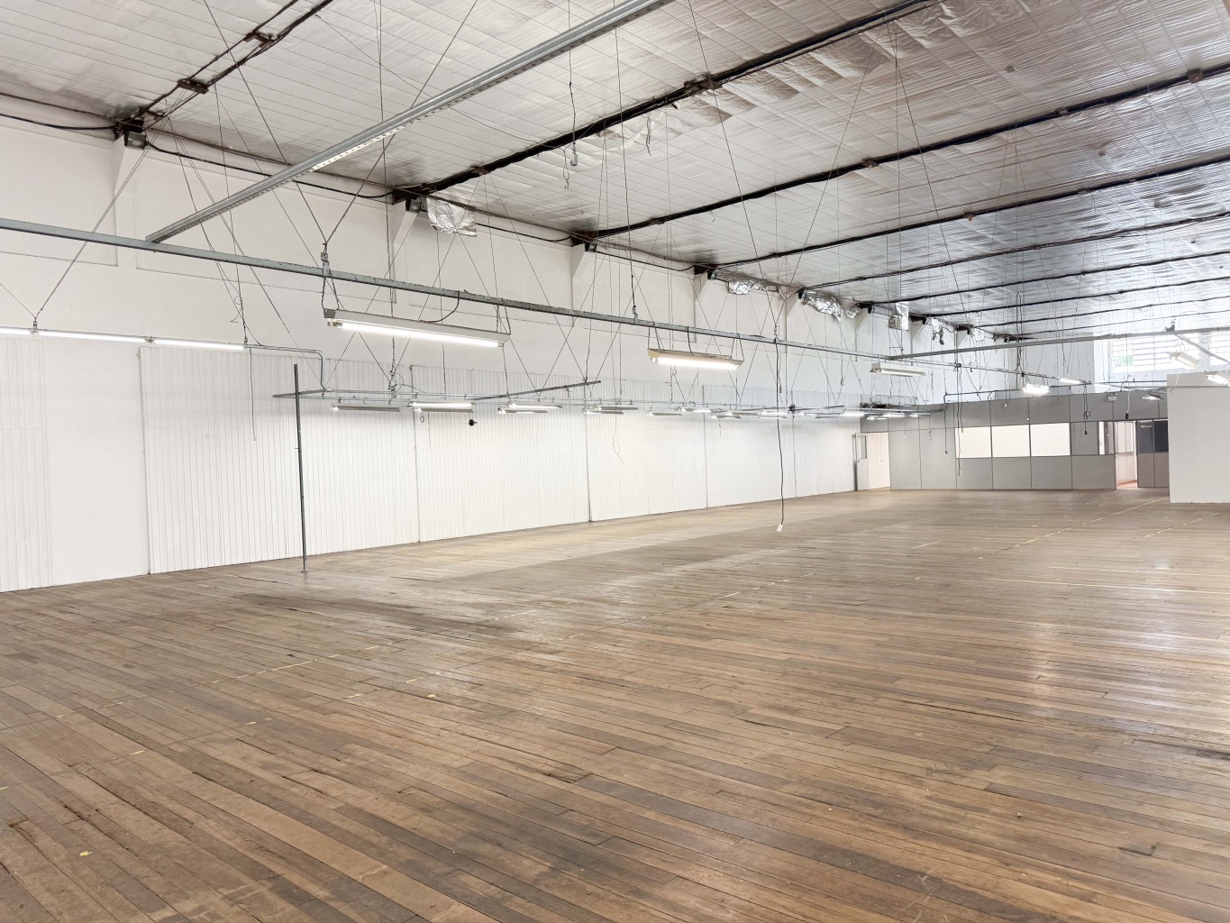 Galpão localizado no bairro Salto Weissbach com 1.200,00 m de área privativa - foto 1