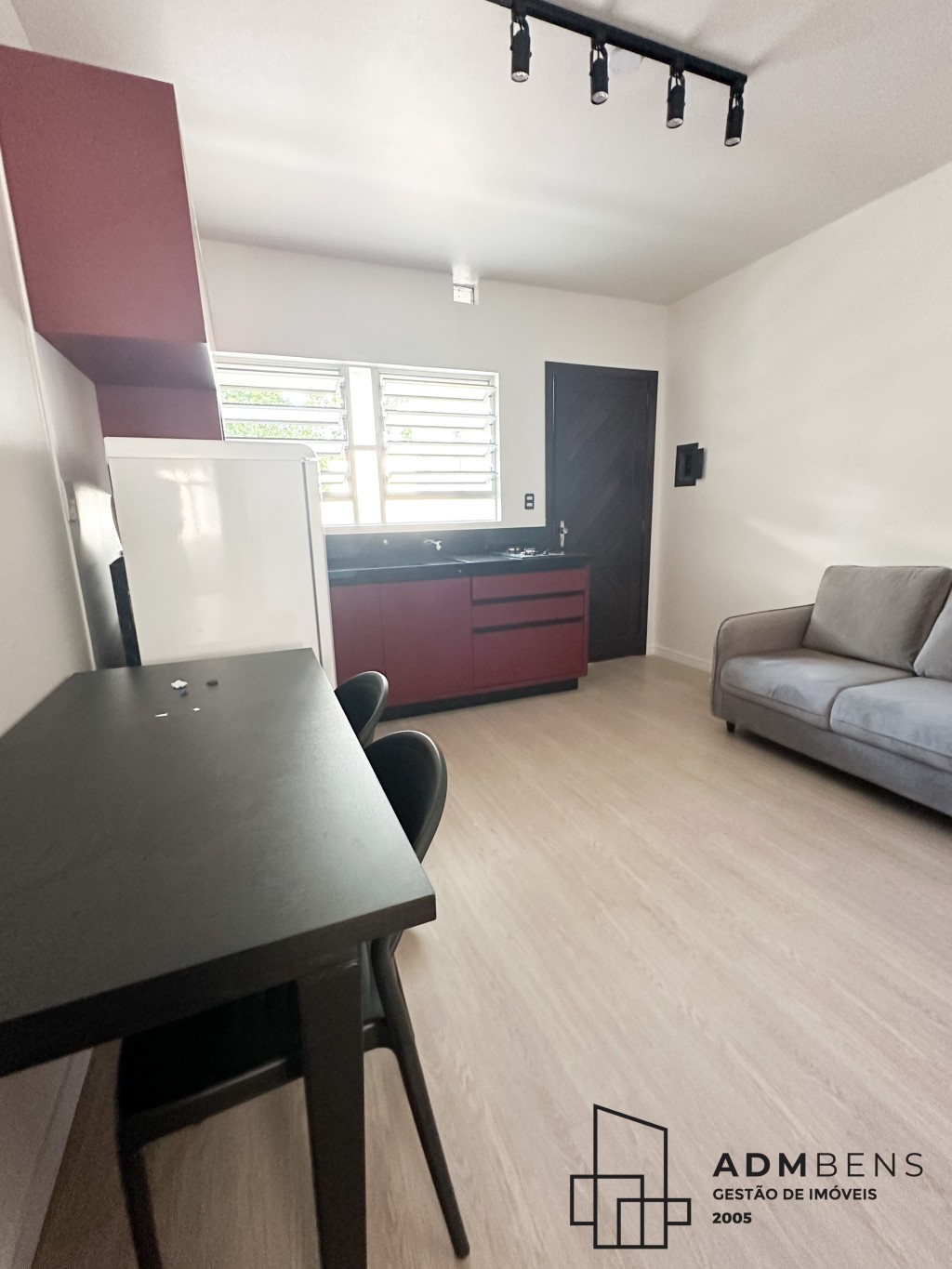 Apartamento de 1 quarto, todo mobiliado, com ar condicionado, armario, iluminação, piso vinílico, geladeira — foto 6