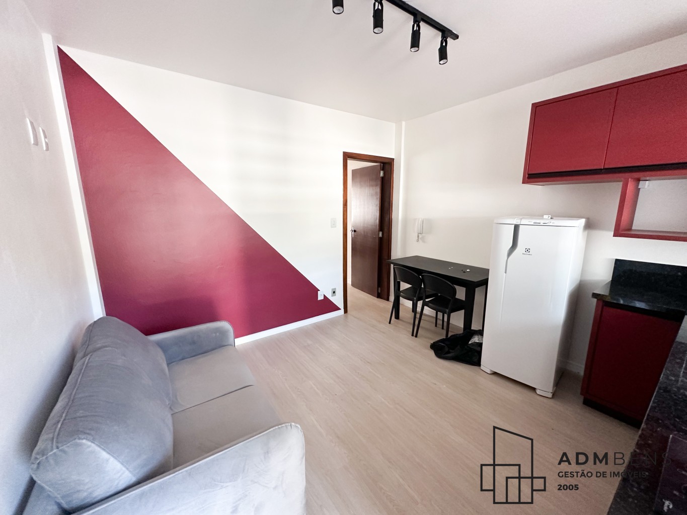 Apartamento de 1 quarto, todo mobiliado, com ar condicionado, armario, iluminação, piso vinílico, geladeira - foto 1