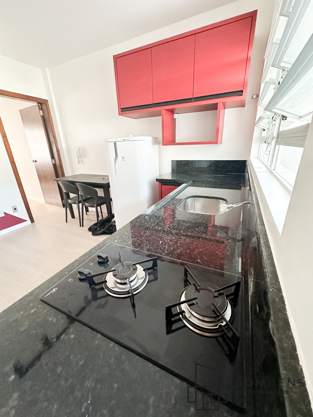 Apartamento de 1 quarto, todo mobiliado, com ar condicionado, armario, iluminação, piso vinílico, geladeira — foto 5