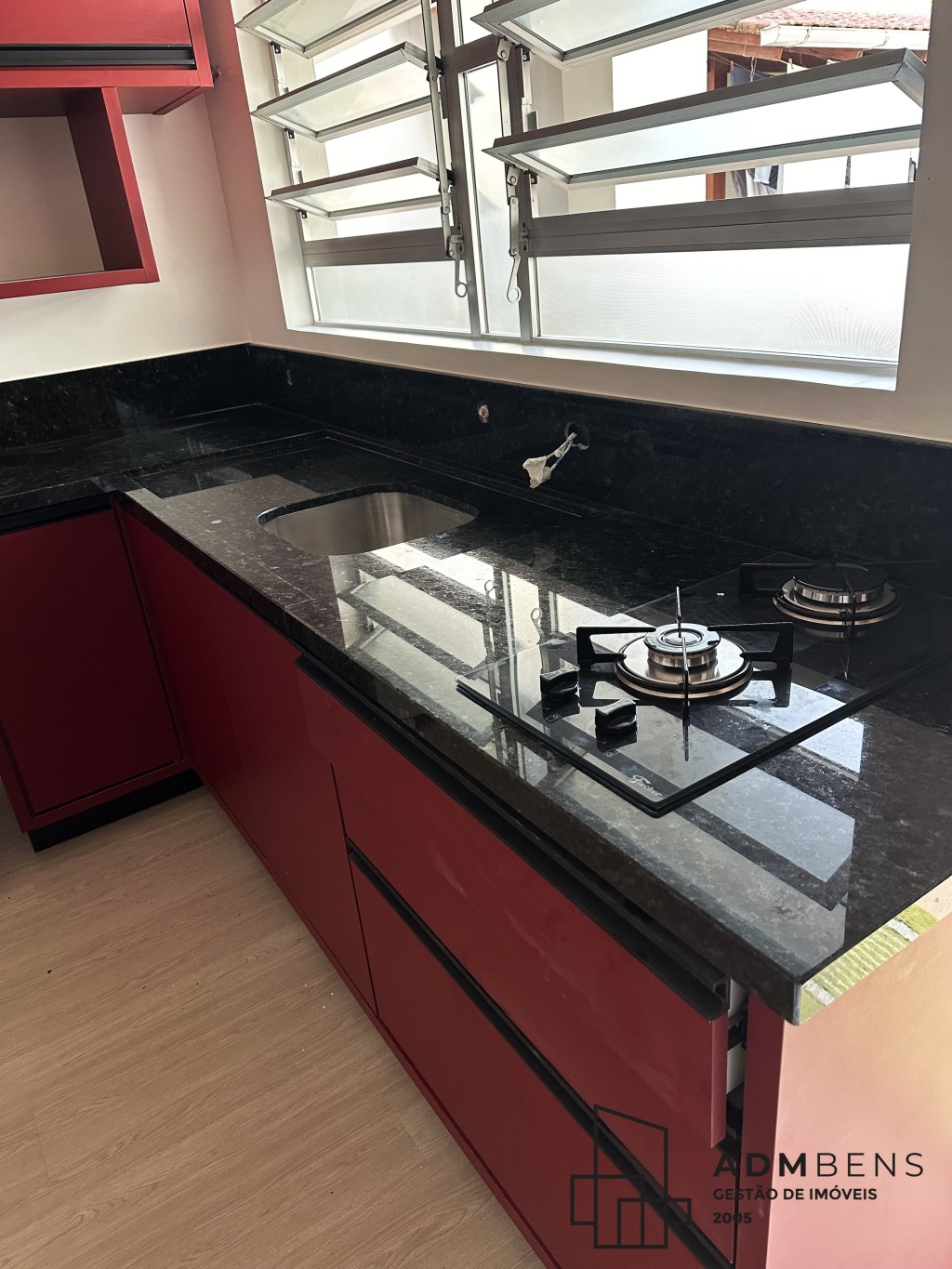 Apartamento de 1 quarto, todo mobiliado, com ar condicionado, armario, iluminação, piso vinílico, geladeira — foto 3