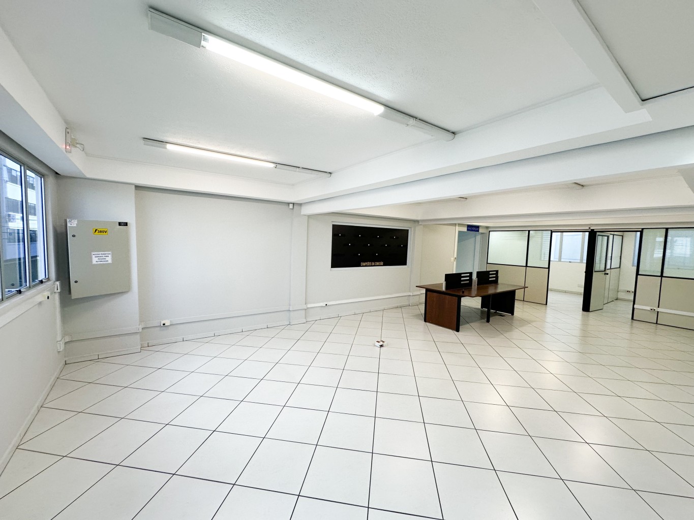 Prédio comercial em bairro nobre da cidade. — foto 7