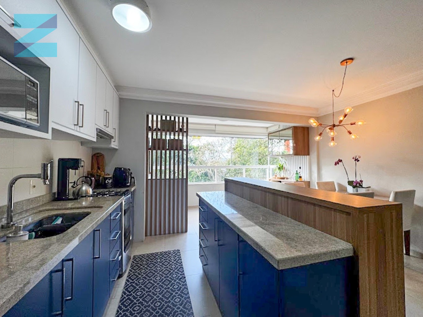 Apartamento contendo 2 dormitórios, sendo 1 suíte, semi mobiliado ! Sacada com churrasqueira integrada ! - foto 1