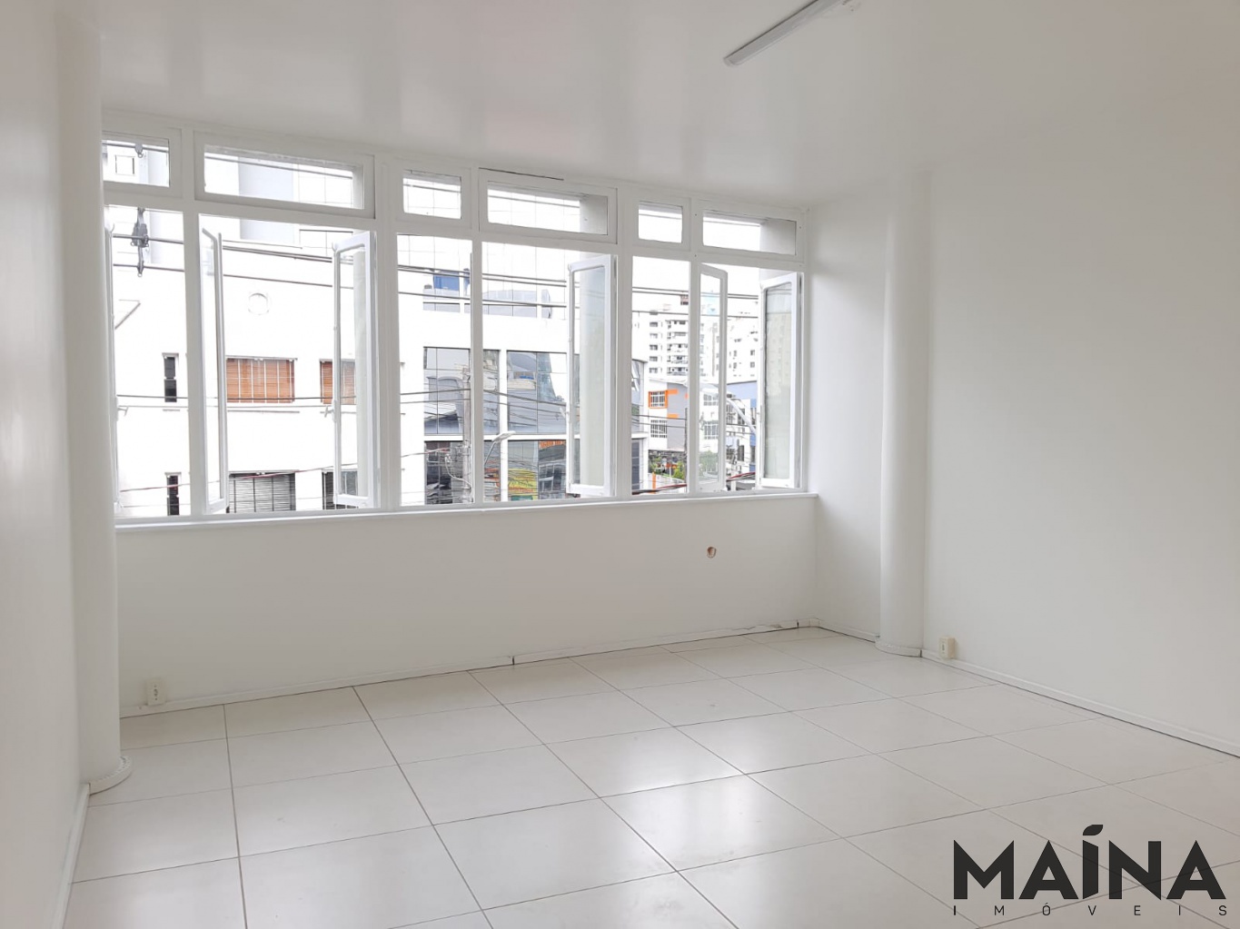 Sala Comercial de 25m² no bairro Centro, em Blumenau | Eu Corretor