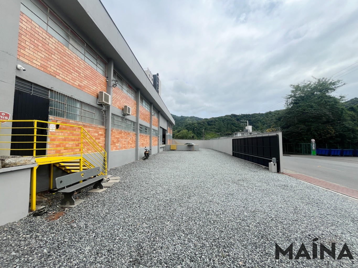 Galpão / Depósito / Armazém de 2165m² no bairro Garcia, em Blumenau | Eu Corretor