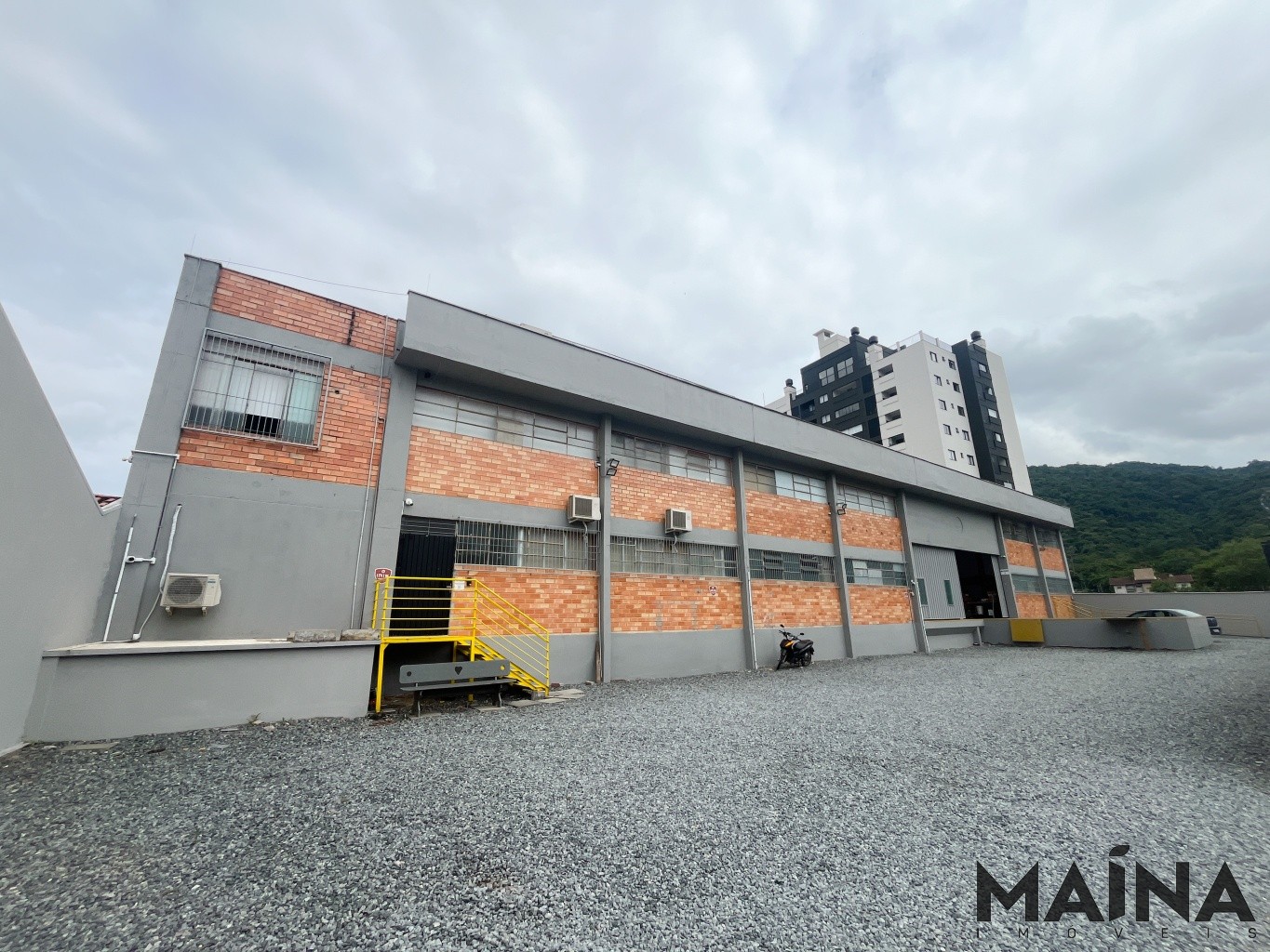 Galpão / Depósito / Armazém de 2165m² no bairro Garcia, em Blumenau | Eu Corretor
